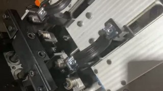 Станок для надевания уплотнителя на хомуты